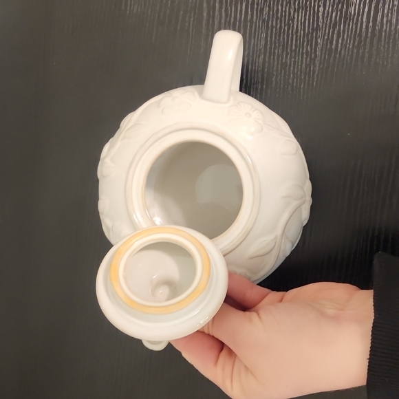 Margaux porcelain teapot - Picture 4 of 6